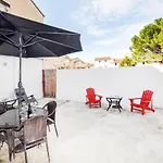아파트 Lovely In Villeneuve-les-montrea With Wifi