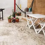 Lovely In Villeneuve-les-montrea With Wifi 아파트