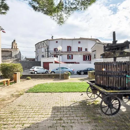 2 Bedroom Gorgeous In Villeneuve-les-montrea Apartmán *