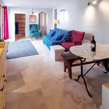 2 Bedroom Awesome In Villeneuve-les-montrea * Villeneuve-les-Montreal