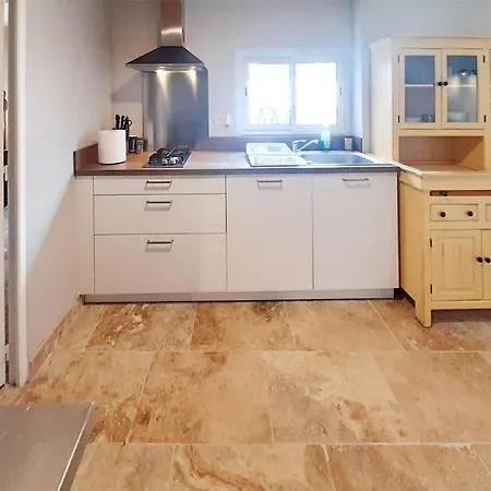 2 Bedroom Awesome In Villeneuve-les-montrea *