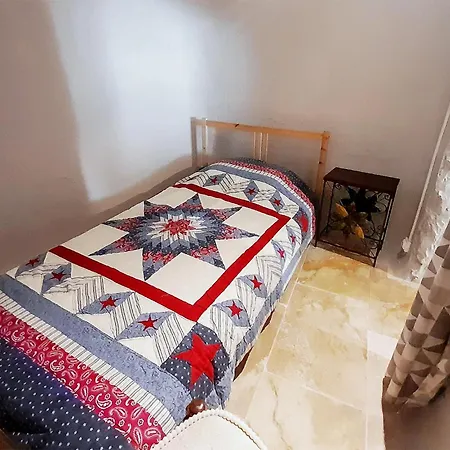 Apartmán 2 Bedroom Gorgeous In Villeneuve-les-montrea