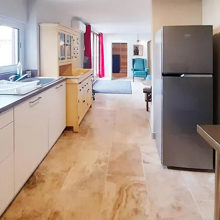 2 Bedroom Gorgeous In Villeneuve-les-montrea Villeneuve-lès-Montréal