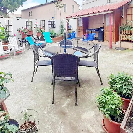 2 Bedroom Awesome In Villeneuve-les-montrea *