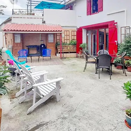 2 Bedroom Awesome In Villeneuve-les-montrea