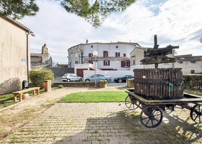Awesome In Villeneuve-les-montrea Apartman *