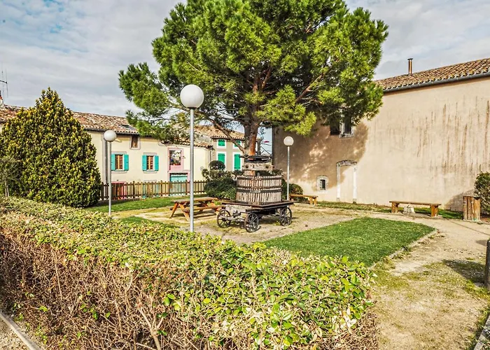 Awesome In Villeneuve-les-montrea Apartman