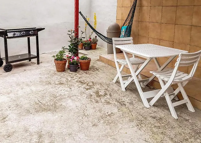 Awesome In Villeneuve-les-montrea Apartman