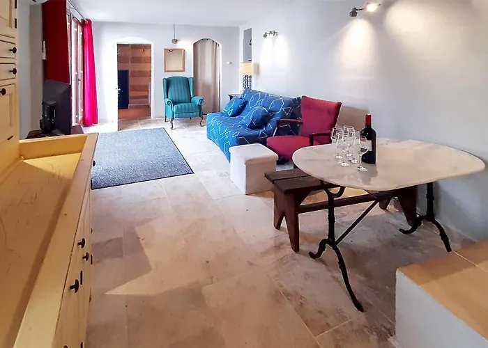 Awesome In Villeneuve-les-montrea * Villeneuve-lès-Montréal
