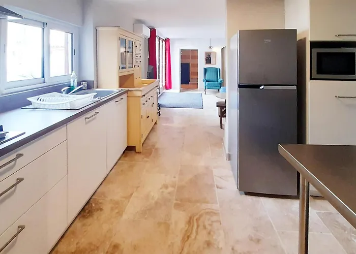 Awesome In Villeneuve-les-montrea Villeneuve-lès-Montréal