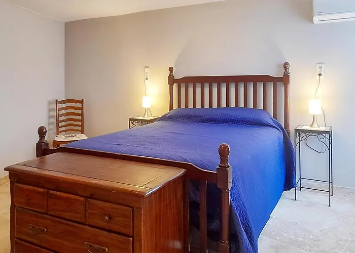 Awesome In Villeneuve-les-montrea Apartman *